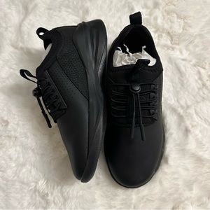 Clove Nurse Shoes All Black Nursing Sneakers Women’s Size 6 Fluid Resistant